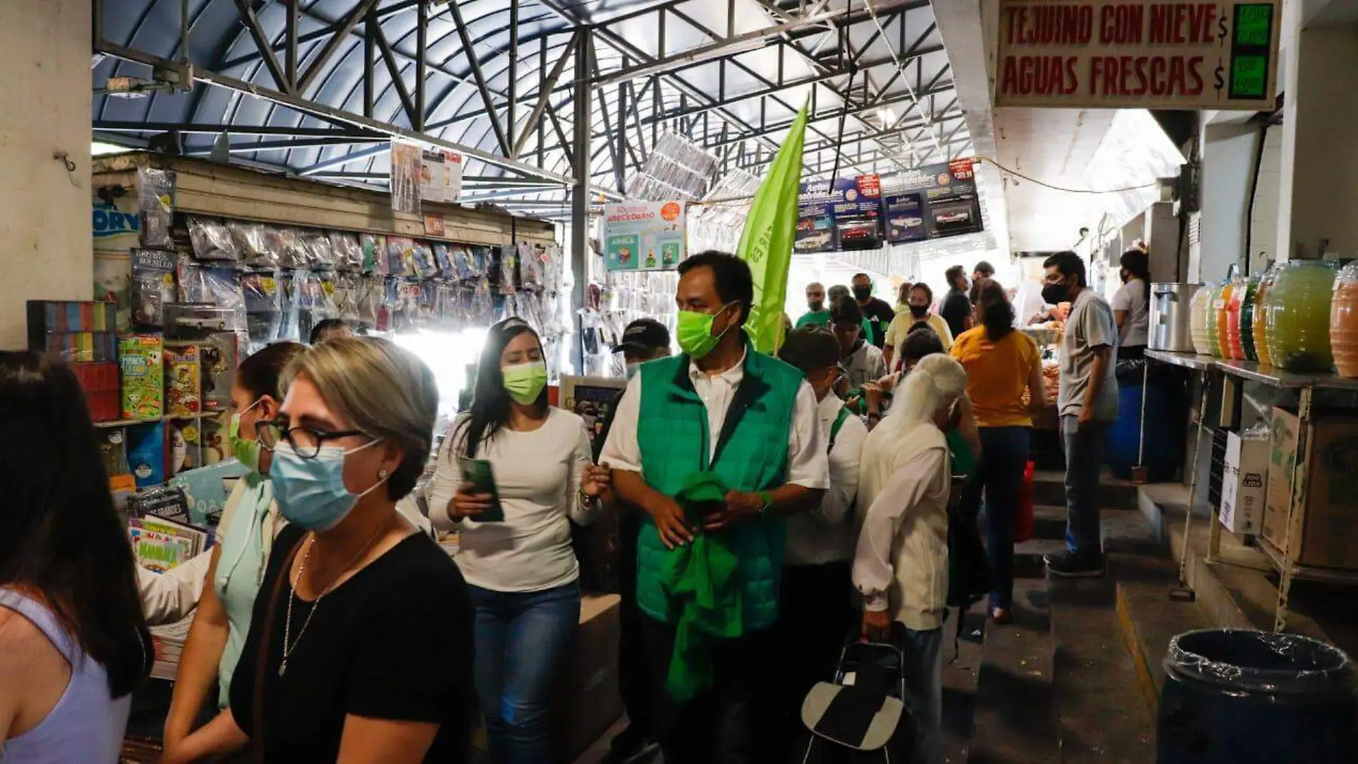 Salvador Cosío en el Mercado de Atemajac